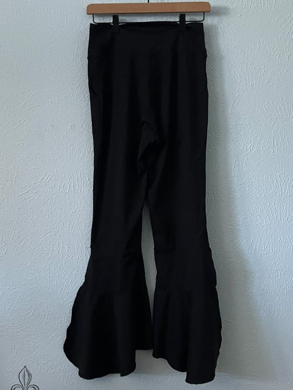 🖤NWOT Ruffle Leg Legging🖤 - Picture 3 of 7